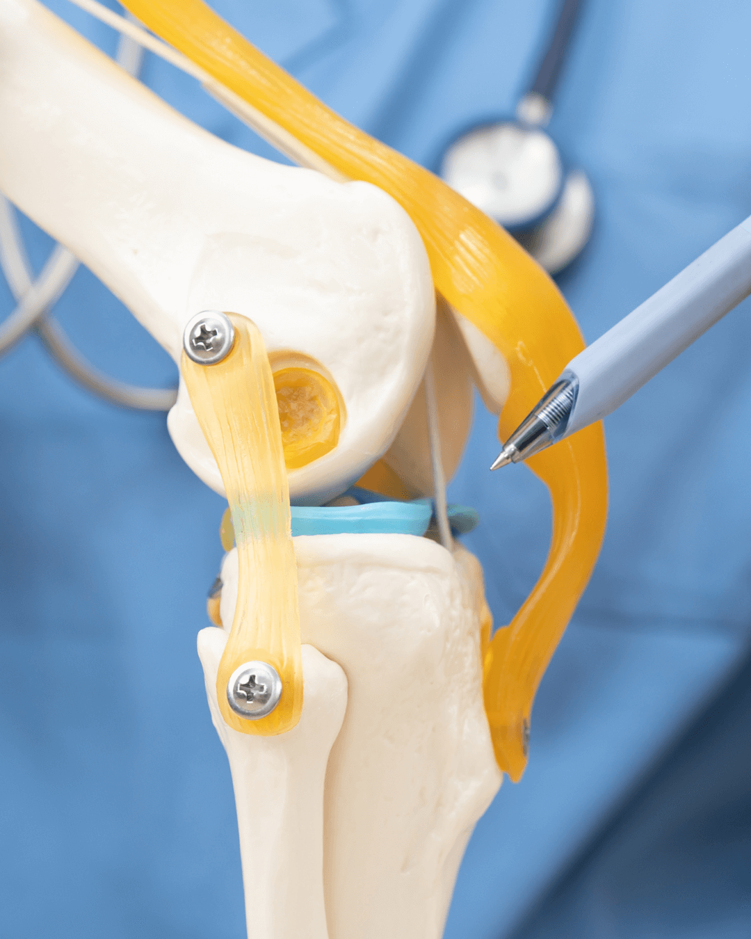 Osteopath providing back pain treatment in Purley clinic